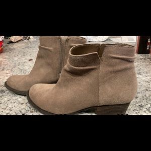 Jessica Simpson taupe booties